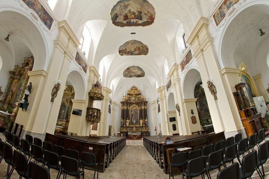 A Szent Anna-székesegyház belülről